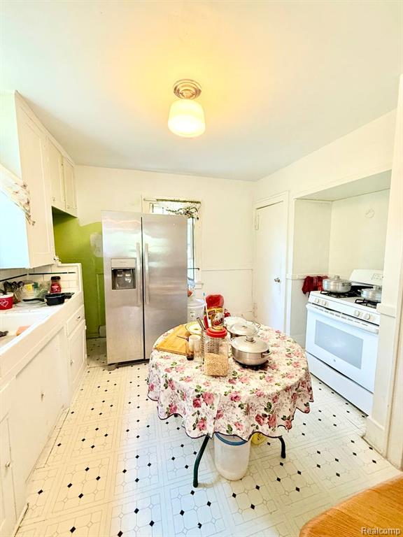 9129 Fischer Street, Detroit, MI 48213 — Photo 10
