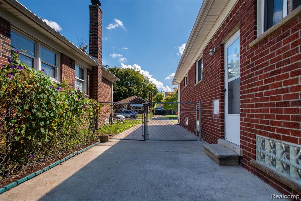 6873 Mayburn Street, Dearborn Heights, MI 48127 — Photo 41