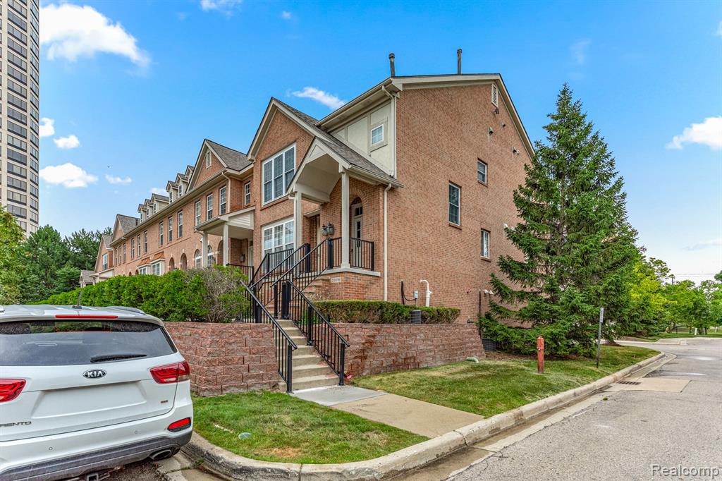 20110 Rodeo Court, Southfield, MI 48075 — Photo 29