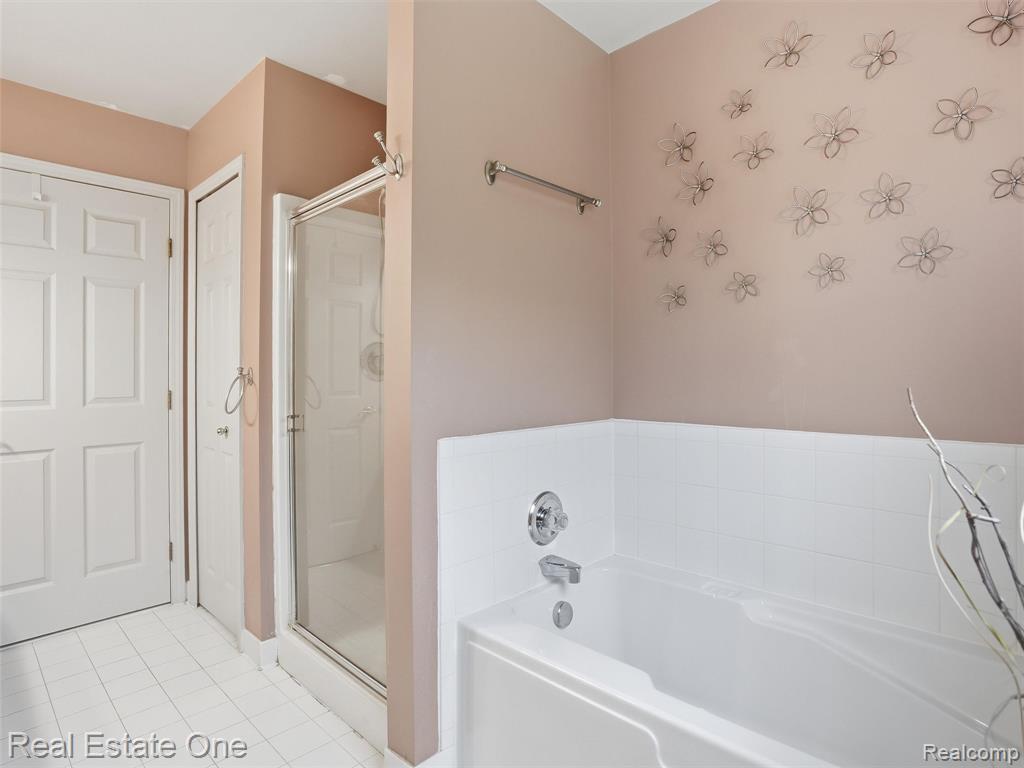 1786 Four Seasons Drive, Howell, MI 48843 — Photo 30