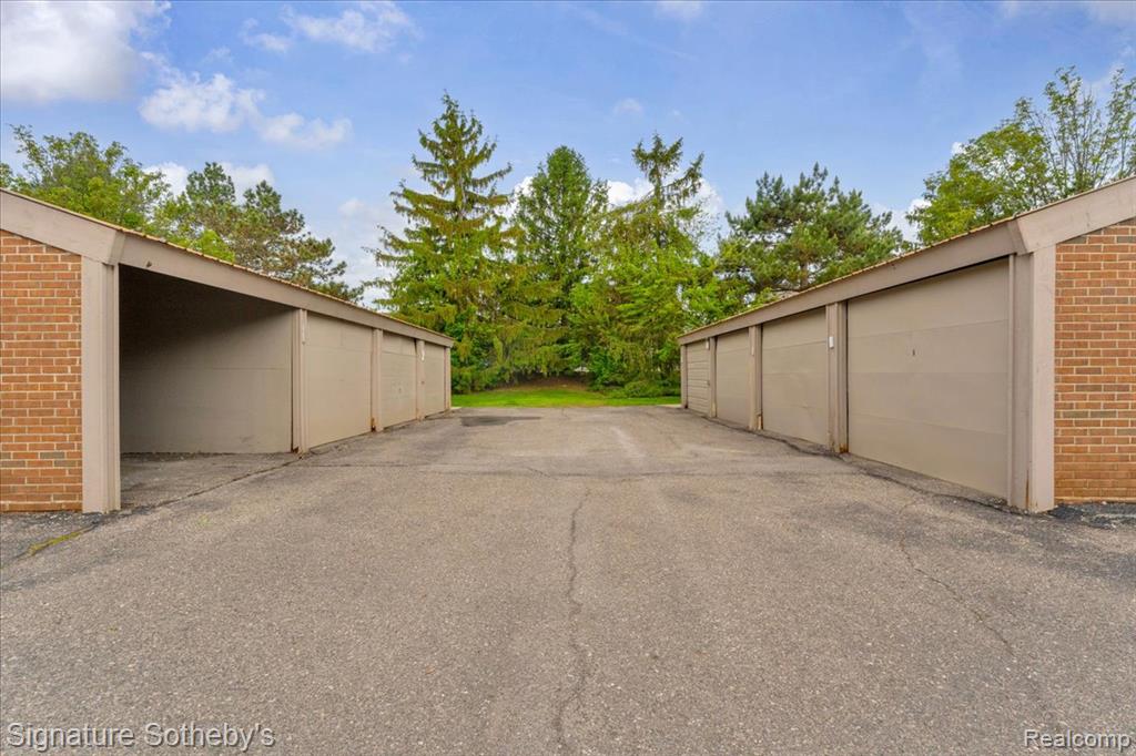 22331 Peachtree, Novi, MI — Photo 15
