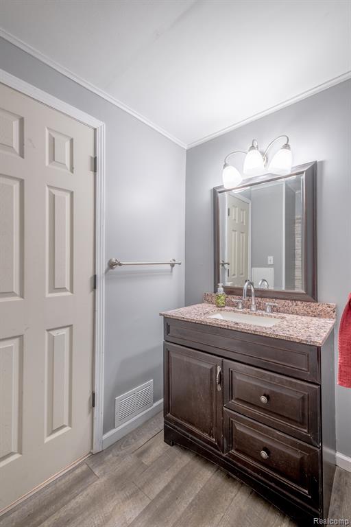 4472 MARLBOROUGH Drive, Flint, MI 48506 — Photo 8