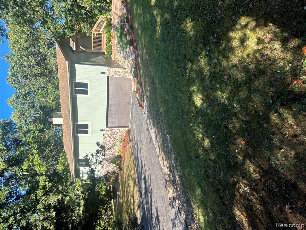 1820 Ridge Road, White Lake, MI 48383