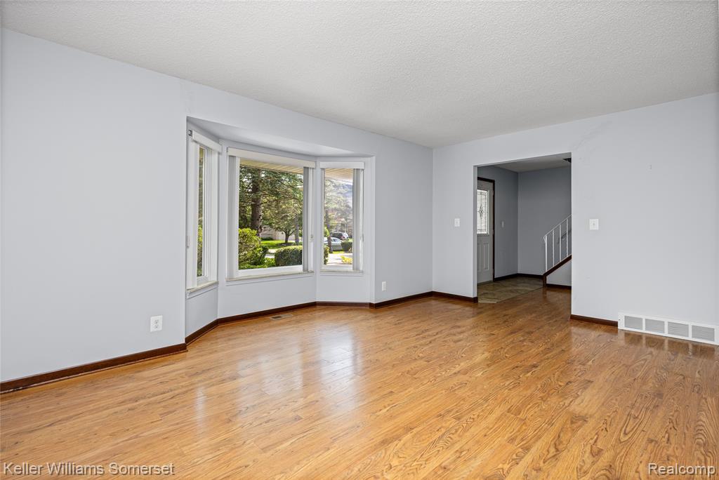 33614 Lakeview Street, New Baltimore, MI 48047 — Photo 16