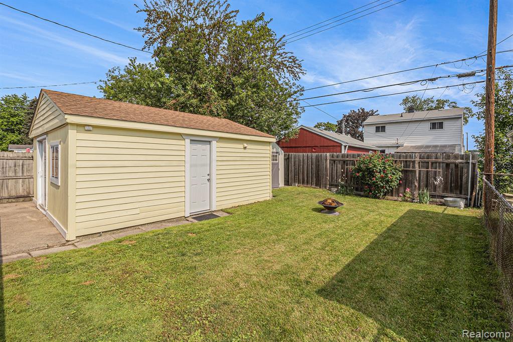 967 E Coy Avenue, Hazel Park, MI 48030 — Photo 27