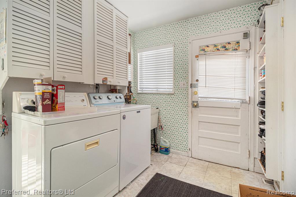 9360 Pine Street, Taylor, MI 48180 — Photo 8