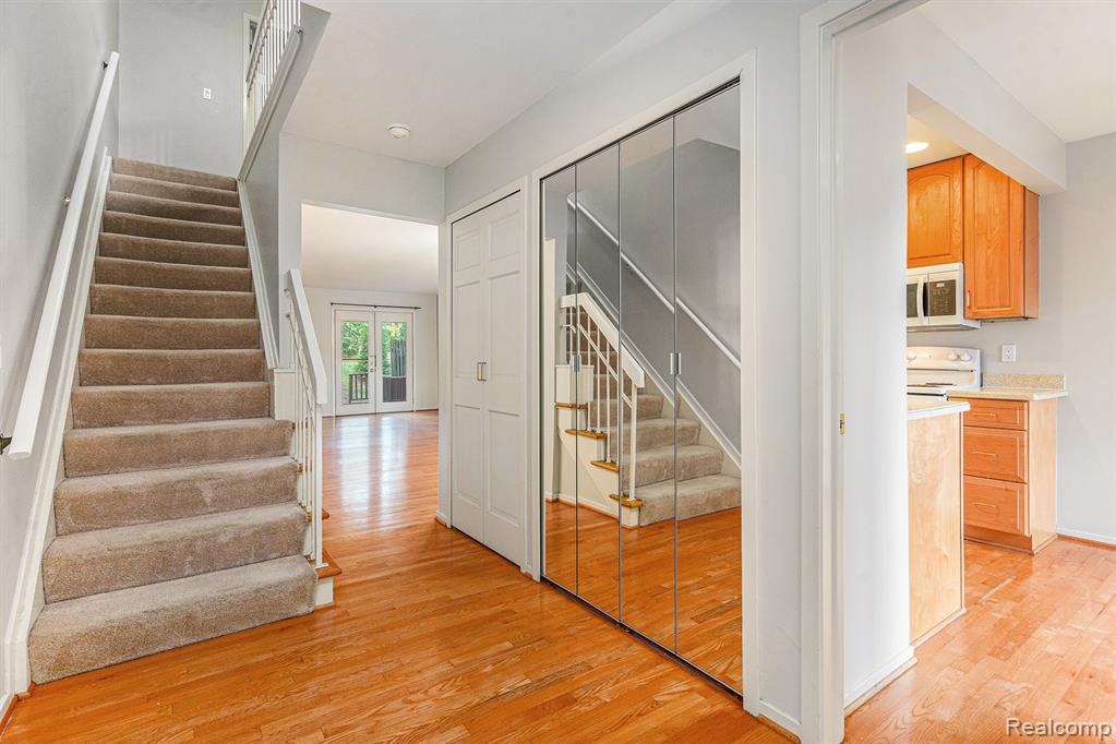1090 Greenhills Drive, Ann Arbor, MI 48105 — Photo 5