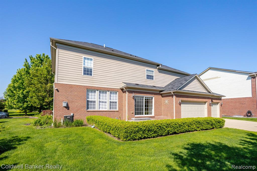 50154 BLACK HORSE Lane SW, Canton, MI 48188 — Photo 47