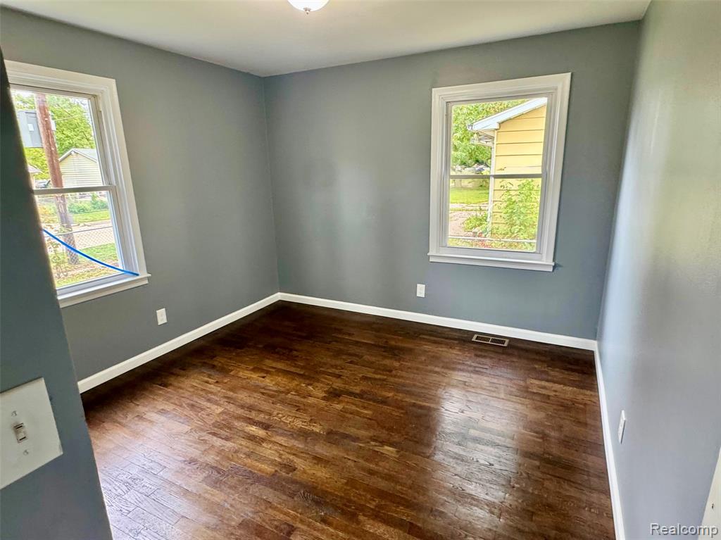 5220 Western Road, Flint, MI 48506 — Photo 8