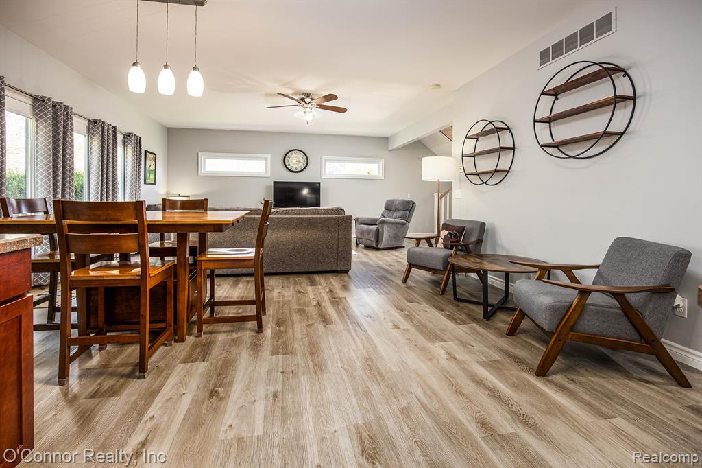 910 Hunter Court, Marysville, MI 48040 — Photo 9