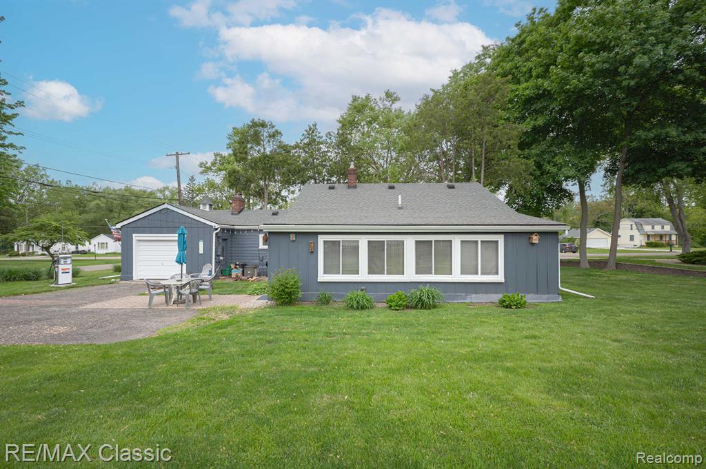 406 COMMON Street, Walled Lake, MI 48390 — Photo 4