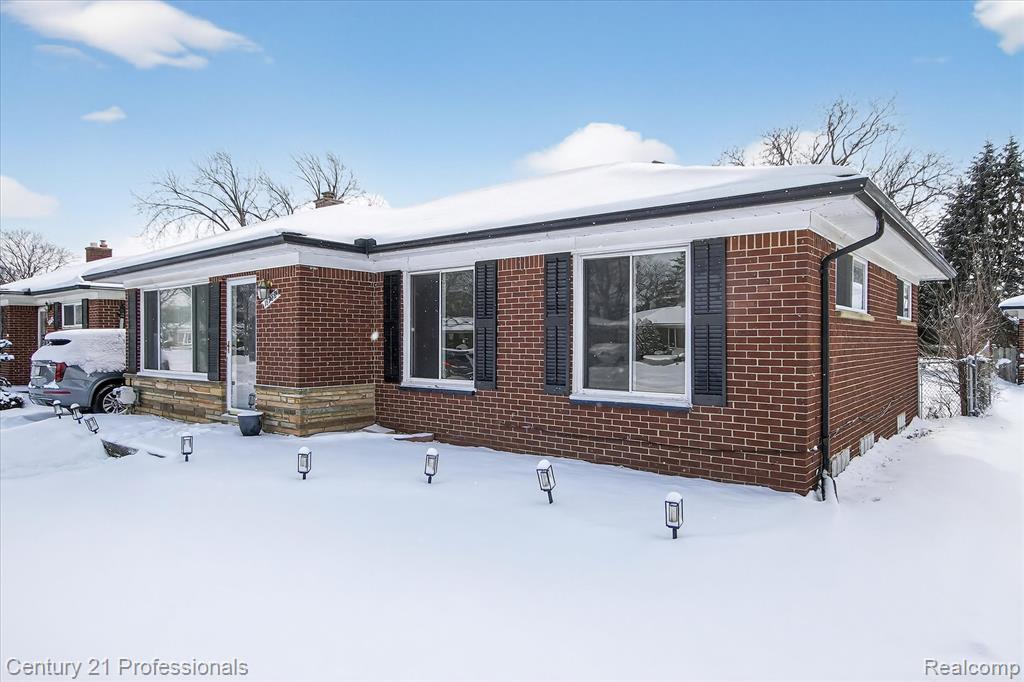 16786 Sprenger Avenue, Eastpointe, MI, 48021