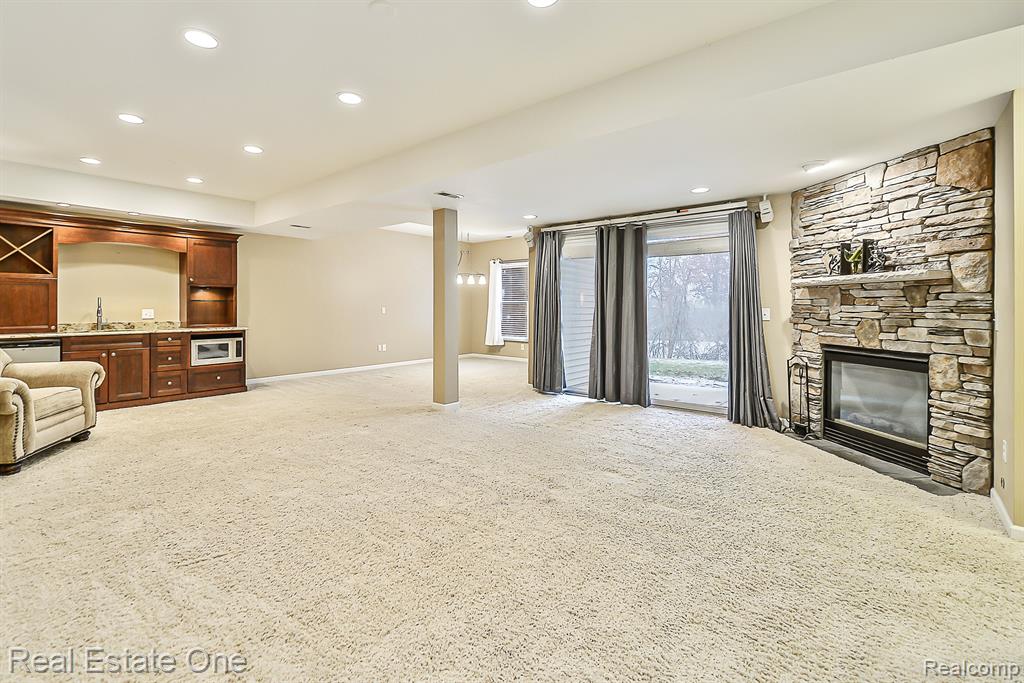 941 PERSIMMON Drive, Brighton, MI 48116 — Photo 33