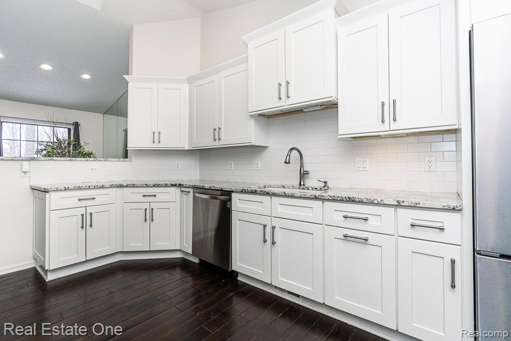 7086 Danbrooke Court, West Bloomfield, MI — Photo 16