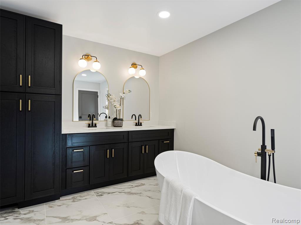 22463 Norfolk Court, Novi, MI — Photo 20