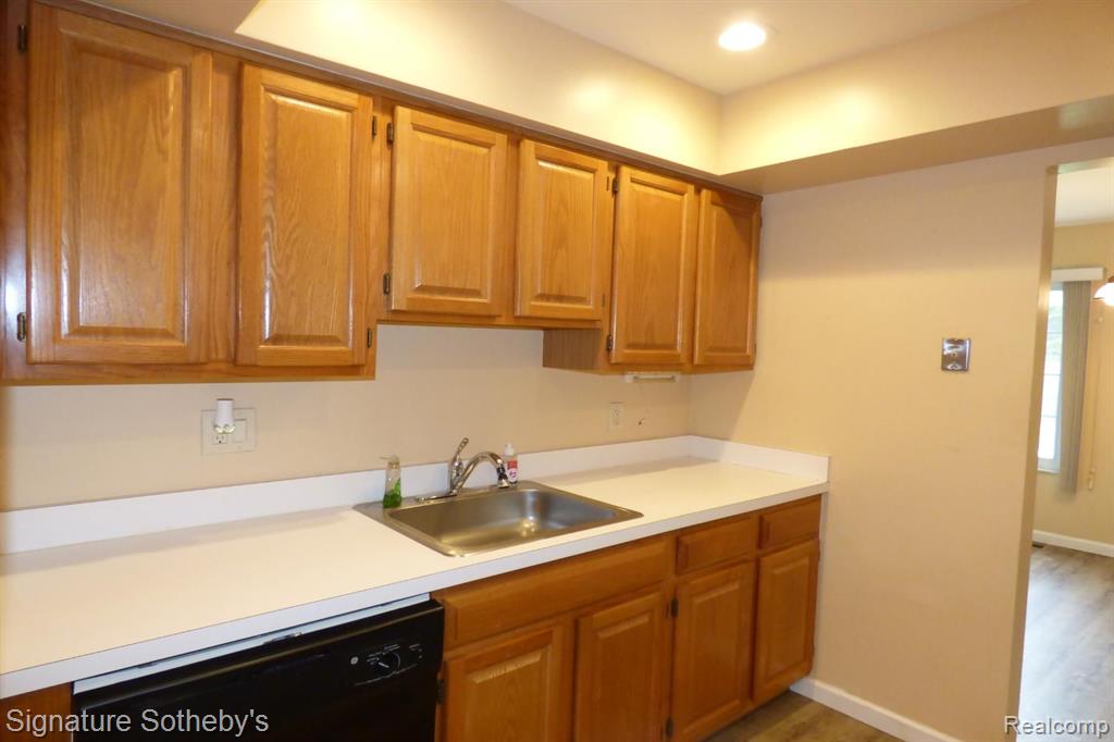640 E FOX HILLS Drive, Bloomfield Hills, MI 48304 — Photo 7