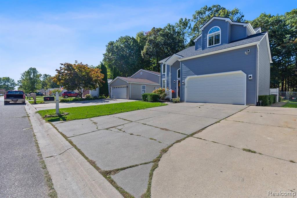 9368 Lakepointe Boulevard, Clay, MI 48001 — Photo 2