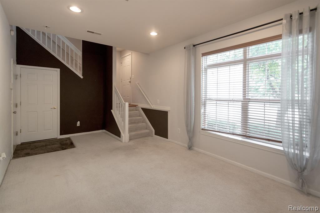 807 PALLISTER Street, Detroit, MI 48202 — Photo 2