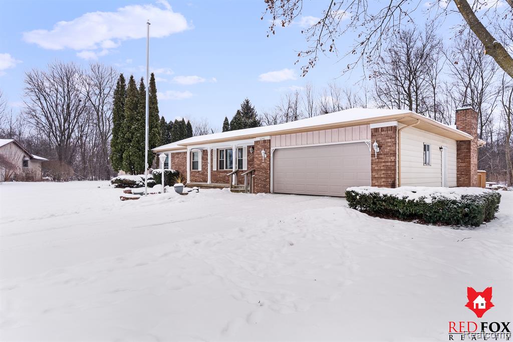 6246 KING ARTHUR Court, Swartz Creek, MI 48473 — Photo 4