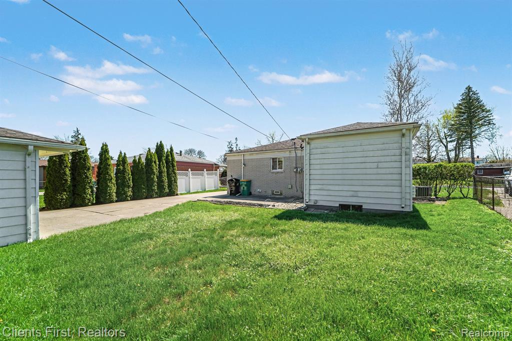 22952 Tuck Road, Farmington, MI 48336 — Photo 25
