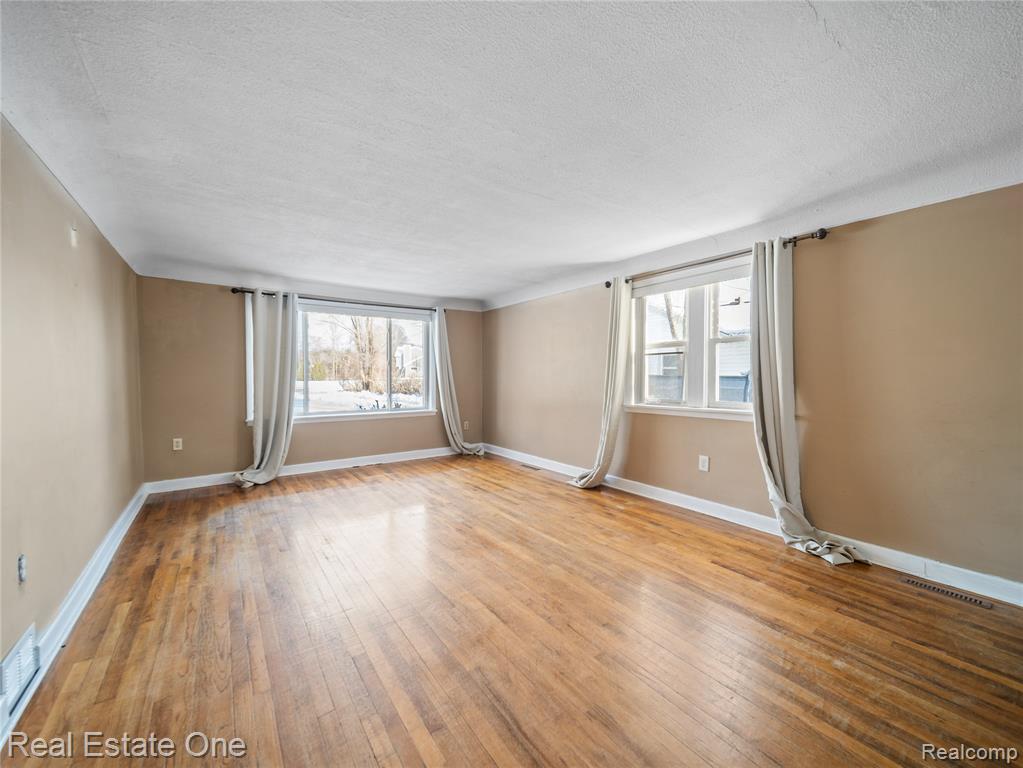 8202 Hyne Road, Brighton, MI 48114 — Photo 3