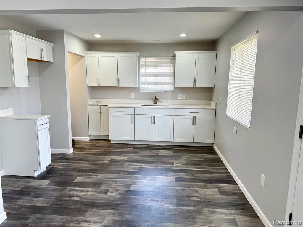 5602 MADISON Street, Dearborn Heights, MI 48125 — Photo 16