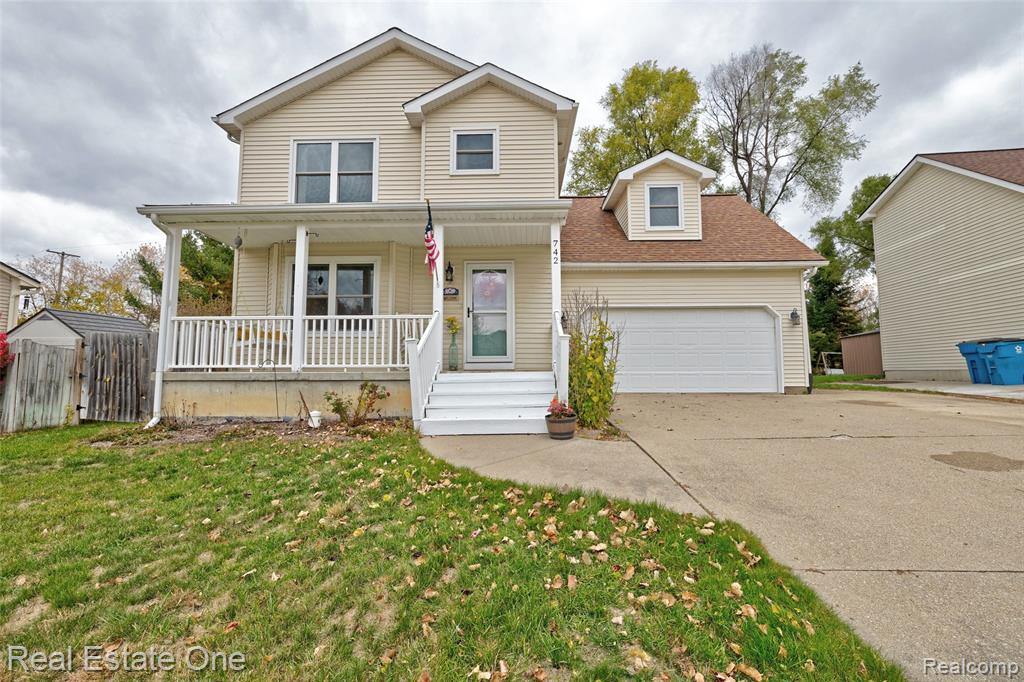 742 Marion Drive, Holly, MI 48442 — front exterior