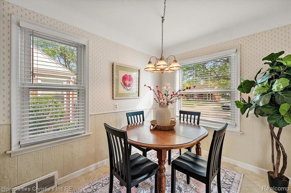 21628 Newcastle Road, Harper Woods, MI 48225 — Photo 5