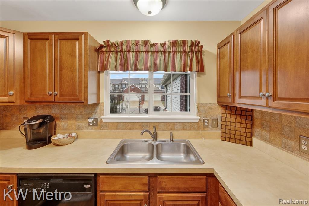 4668 Summer Ridge Drive, Howell, MI 48843 — Photo 13
