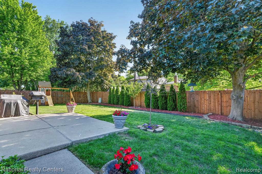 5069 Prentis Drive, Troy, MI 48085 — Photo 14