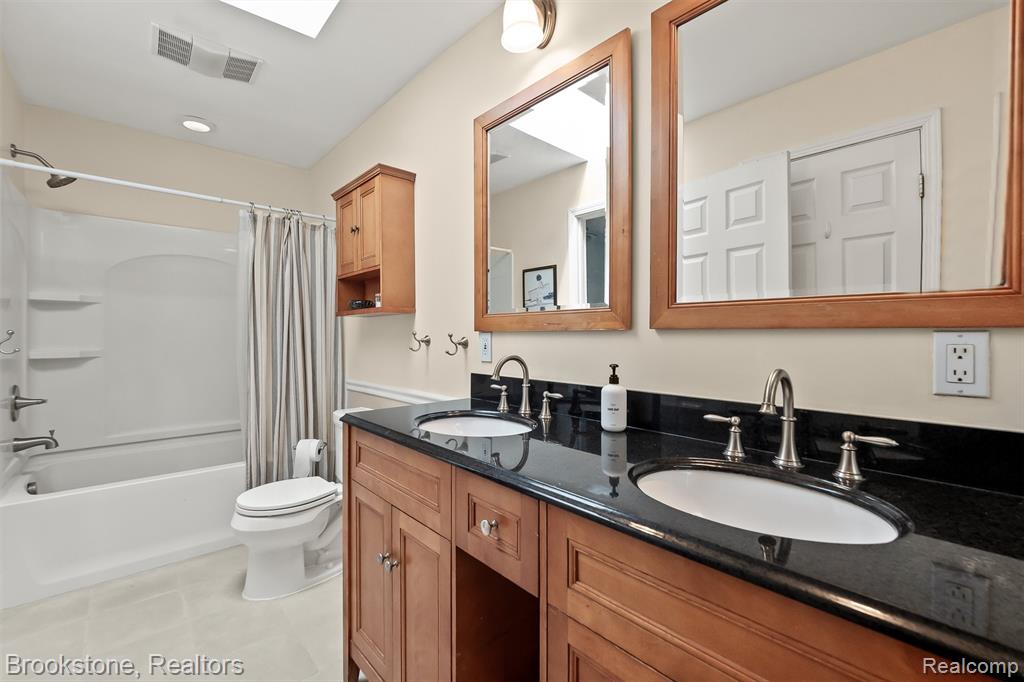 1940 S Ortonville Road, Ortonville, MI 48462 — Photo 20