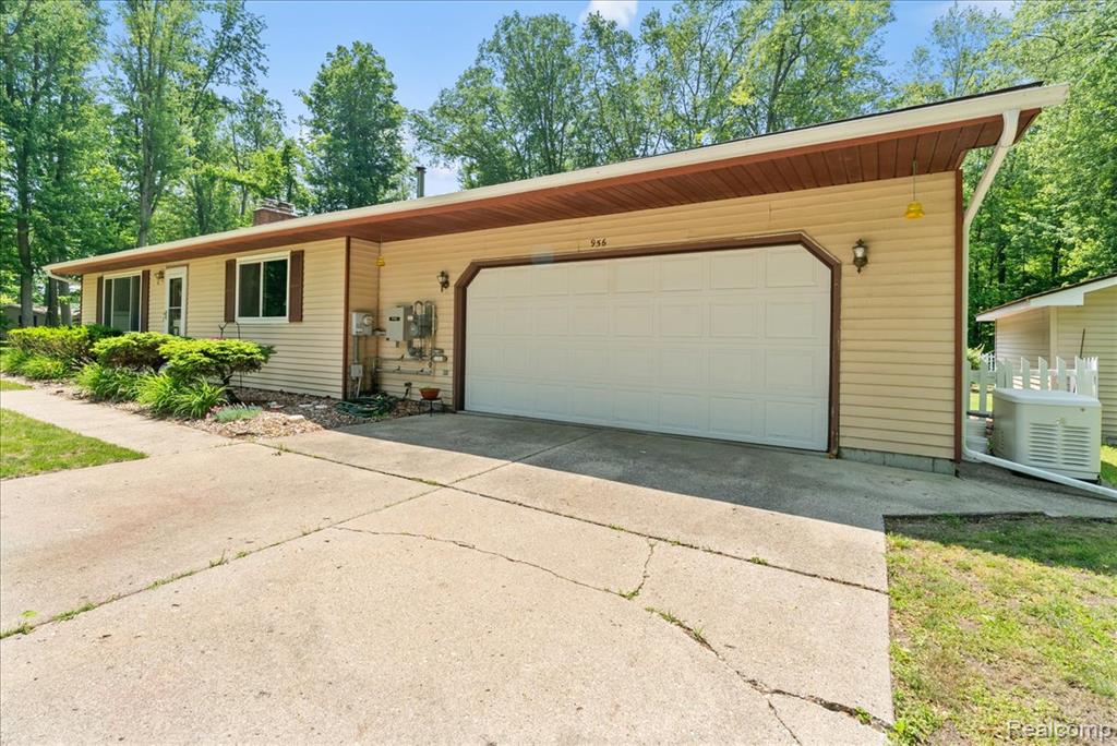 956 Chickasaw Drive, Mason, MI 48854 — Photo 3