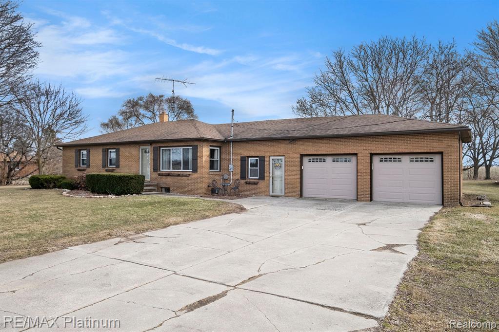 17801 CORUNNA Road, Chesaning, MI 48616 — Photo 2