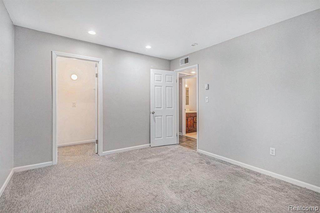 1834 COLONIAL VILLAGE Way, 2, Waterford, MI 48328 — Photo 14