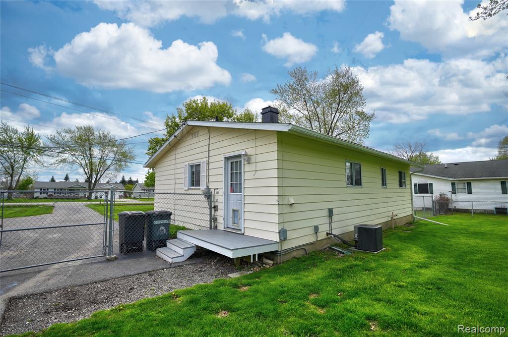 6087 E Hill Road, Grand Blanc, MI 48439 — Photo 5