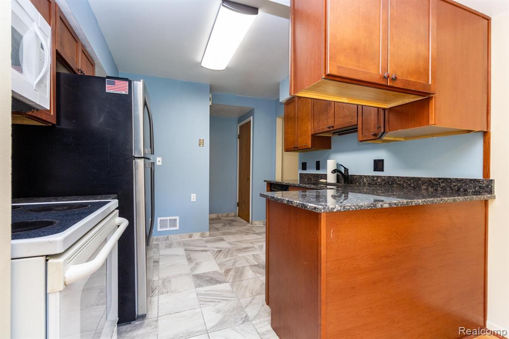 41727 Bedford Drive, 83, Canton, MI 48187 — Photo 9
