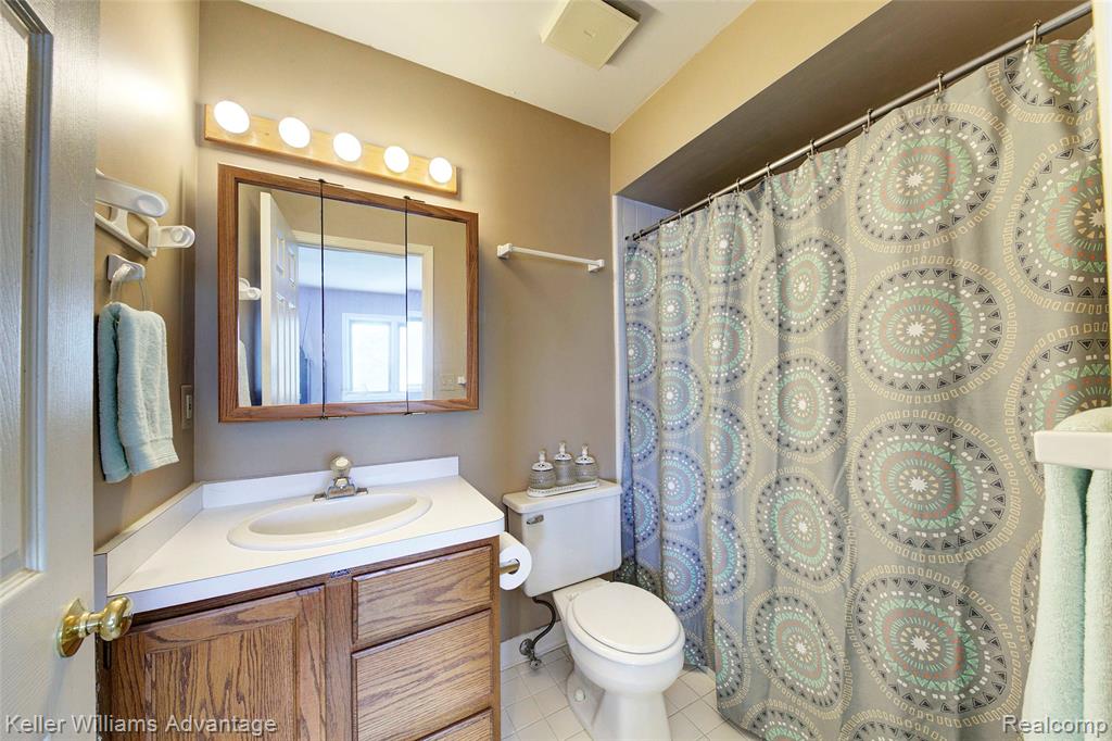 446 Oakgrove Court, Clawson, MI — Photo 38