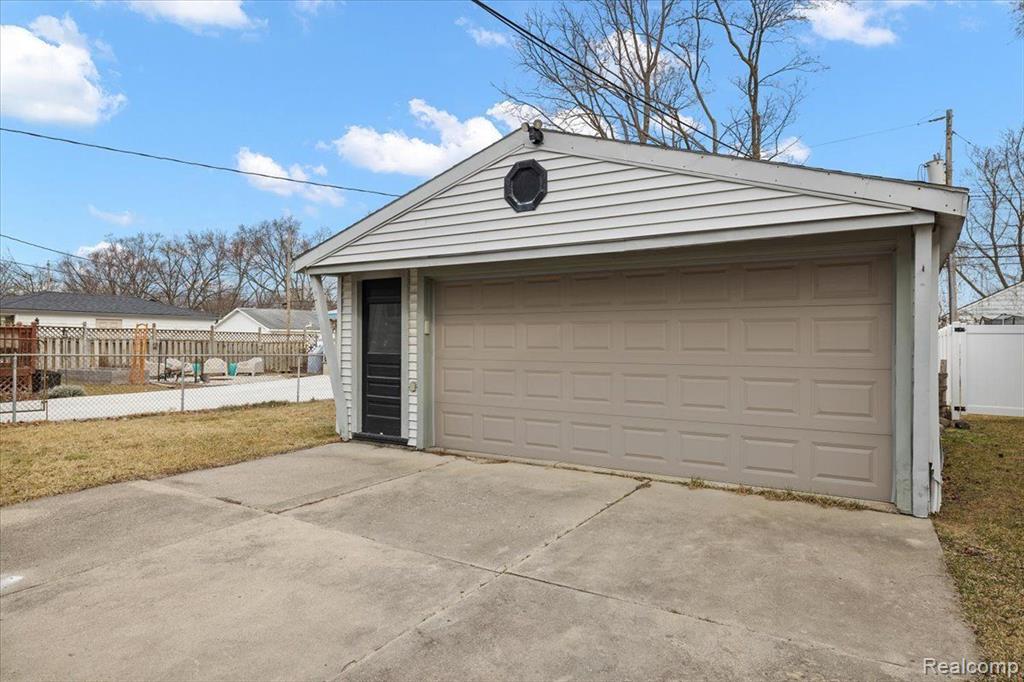 60 W Elmwood Avenue, Clawson, MI — Photo 5