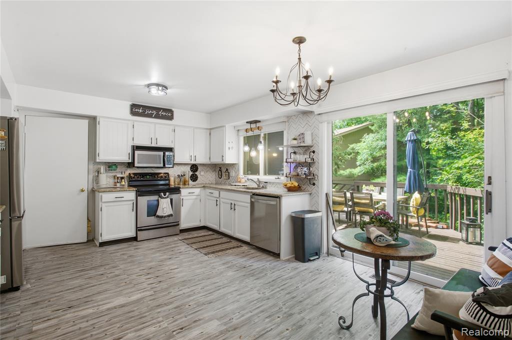 6608 Red Cedar Lane, West Bloomfield, MI 48324 — Photo 16