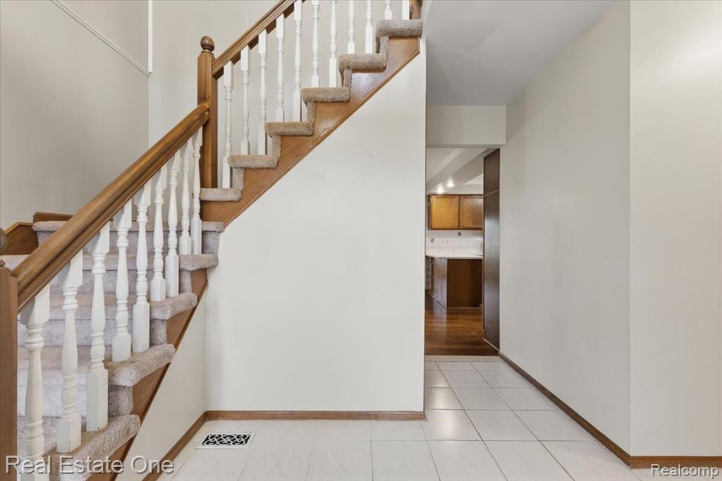 720 Essex Drive, Rochester Hills, MI 48307 — Photo 5