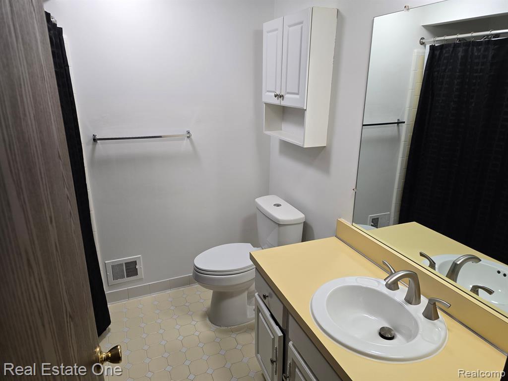 6929 CHADWICK Drive, Canton, MI 48187 — Photo 34