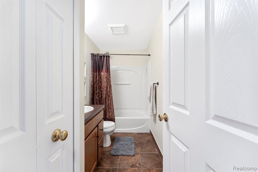 348 PEMBROKE Drive, Saline, MI 48176 — Photo 31
