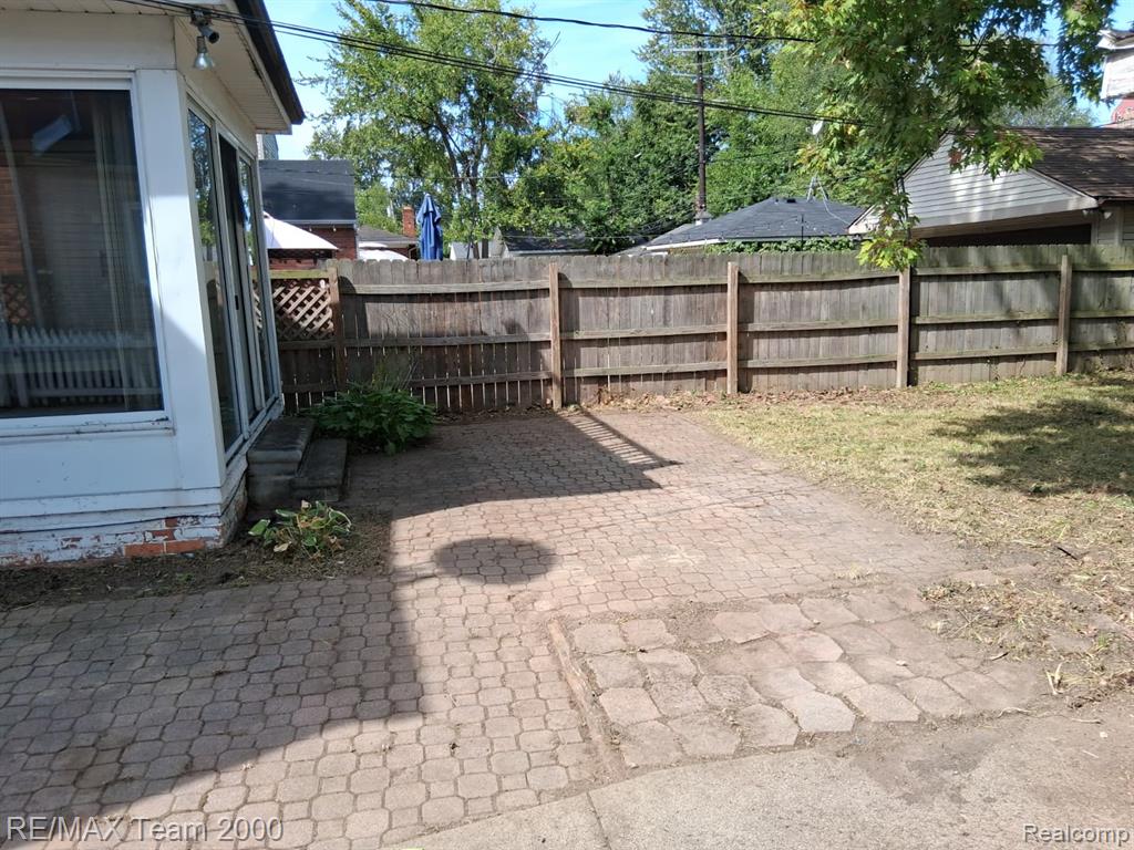 5228 Hillcrest Street, Detroit, MI 48236 — Photo 30