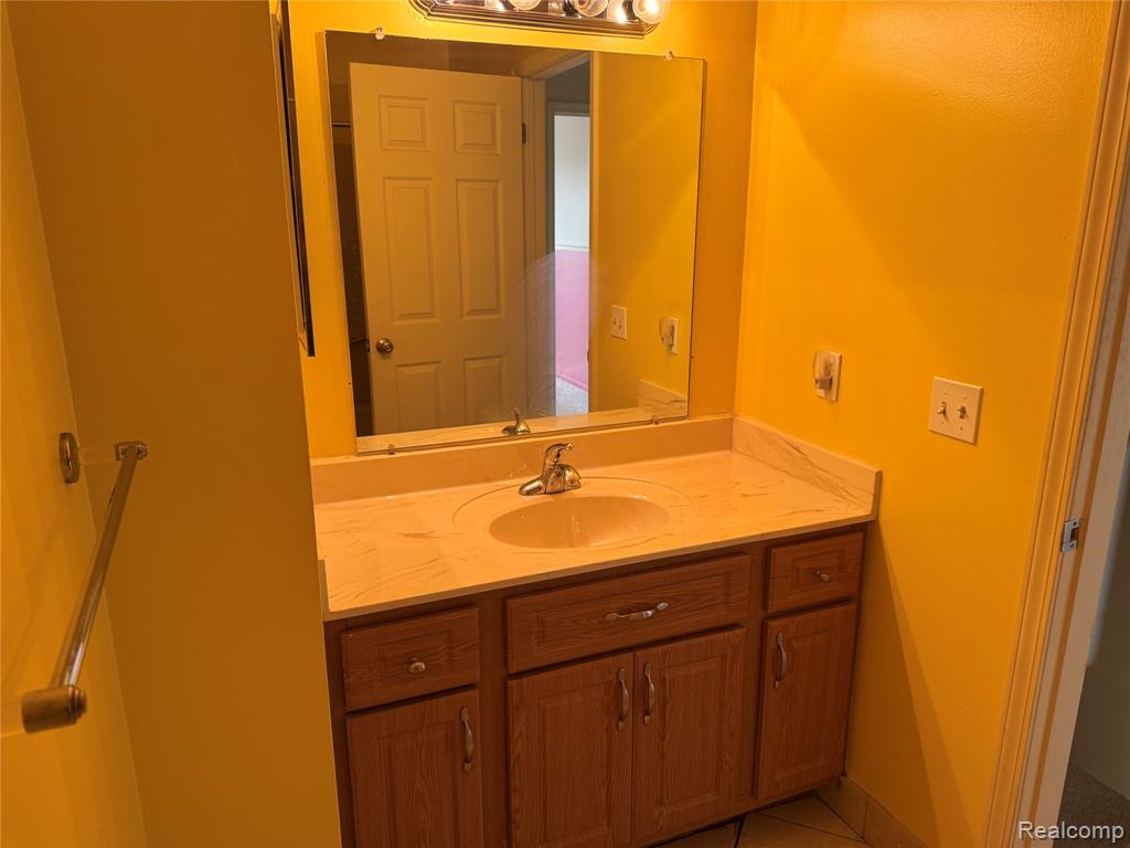 1597 Dover Hill S, Walled Lake, MI 48390 — Photo 16