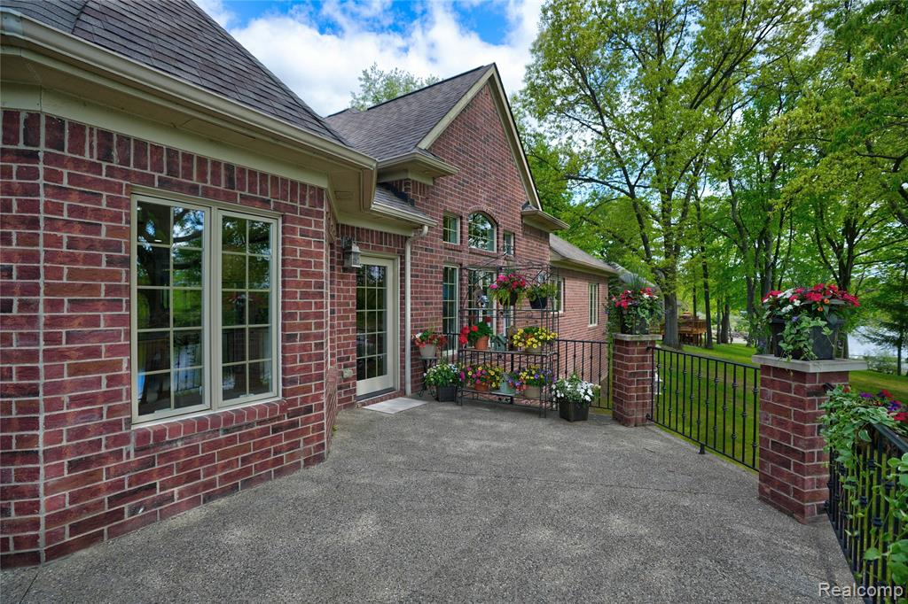 3074 POND Road, Leonard, MI 48367 — Photo 57