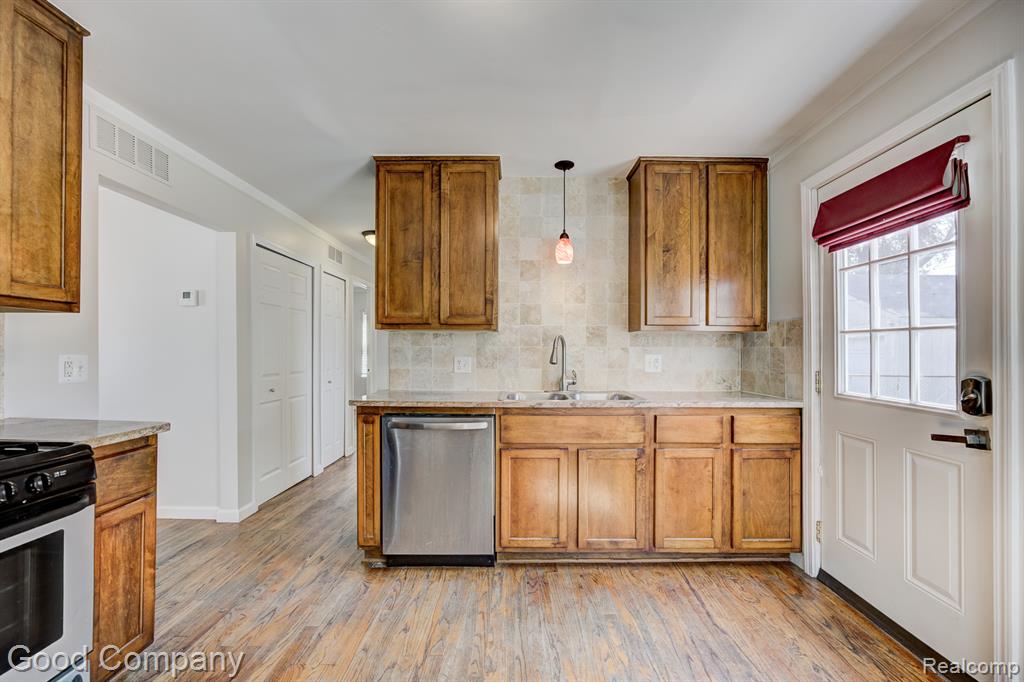 600 E Kalama Avenue, Madison Heights, MI 48071 — Photo 2