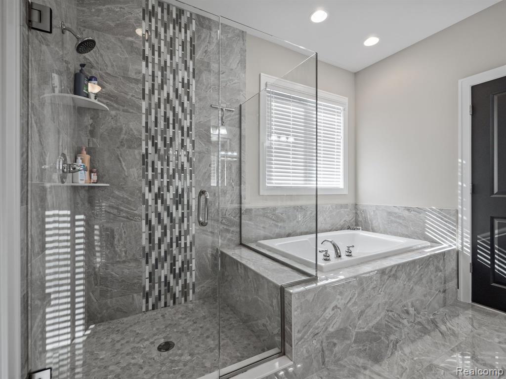 6470 CREEKSIDE Drive, Shelby Twp, MI 48316 — Photo 20