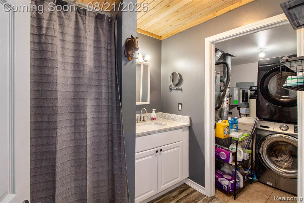 9301 Big Lake Road, Clarkston, MI — Photo 11