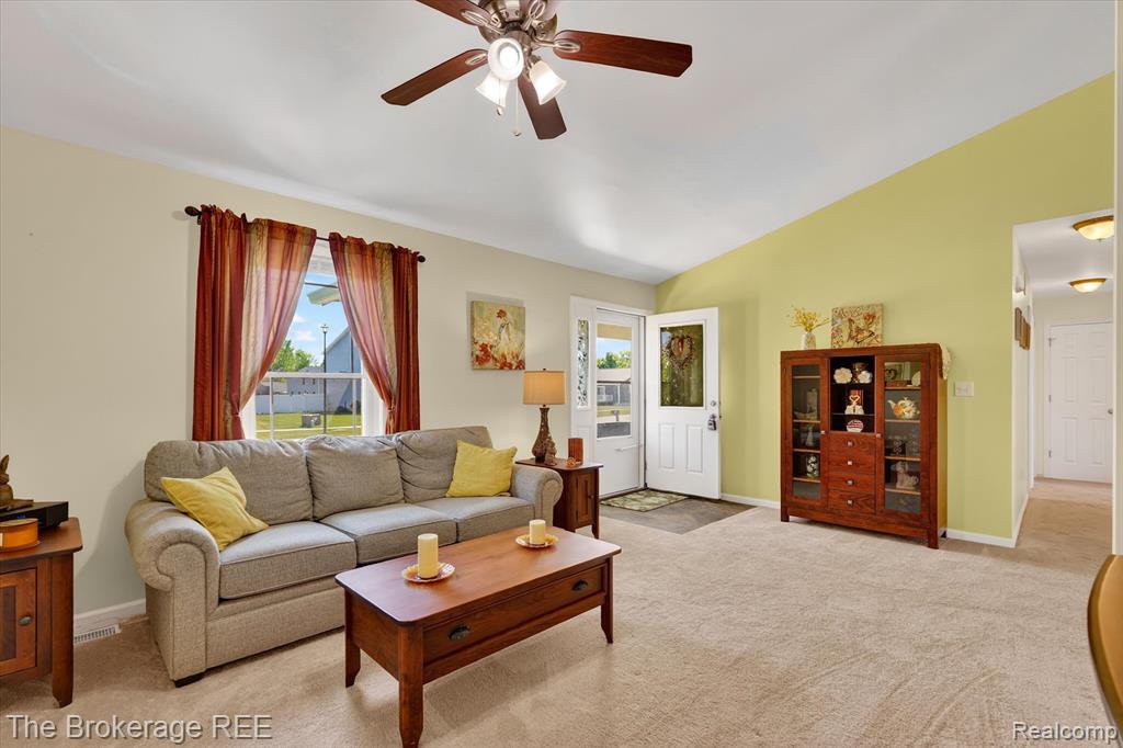 2092 Brier Crest Drive, Davison, MI 48423 — Photo 9