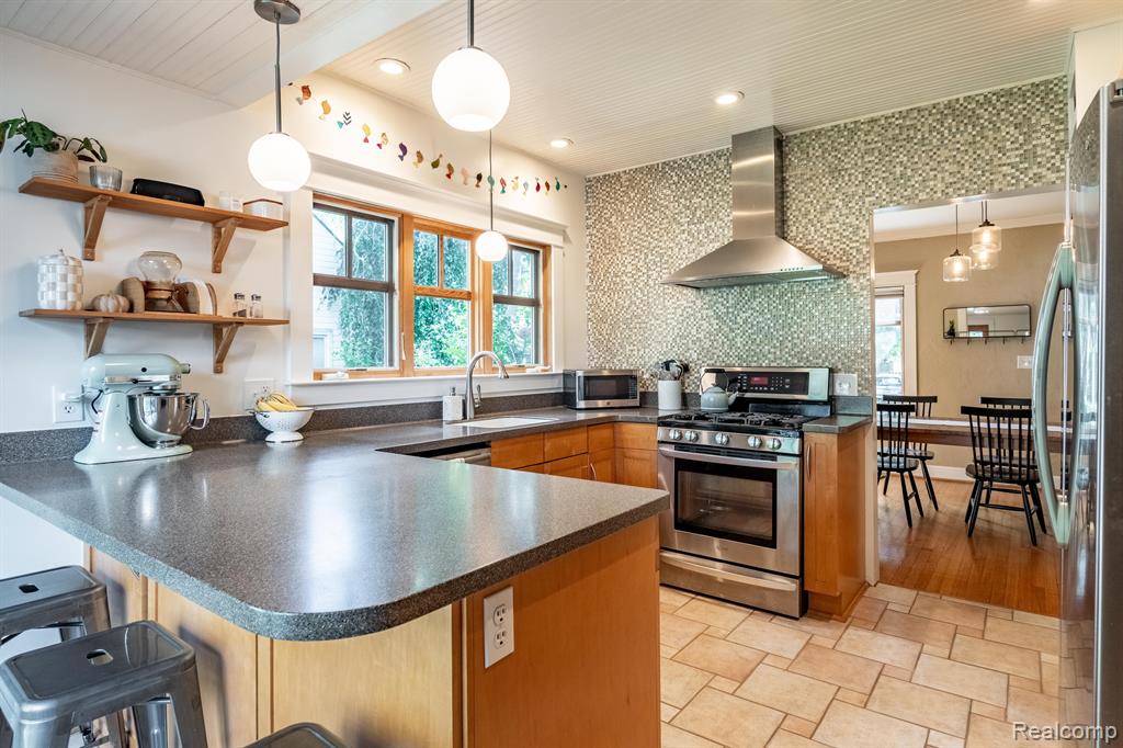 1335 KENSINGTON Drive, Ann Arbor, MI 48104 — Photo 3